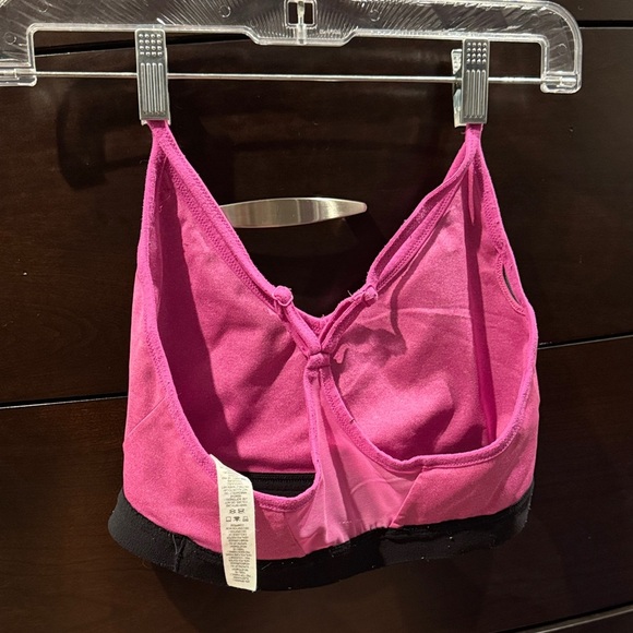Nike Women's Vibrant Pink Bra - Picture 2 of 3